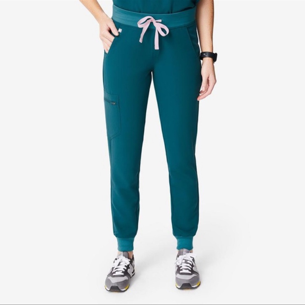 FIGS Zamora Jogger Scrub Pants in Caribbean Blue in Medium